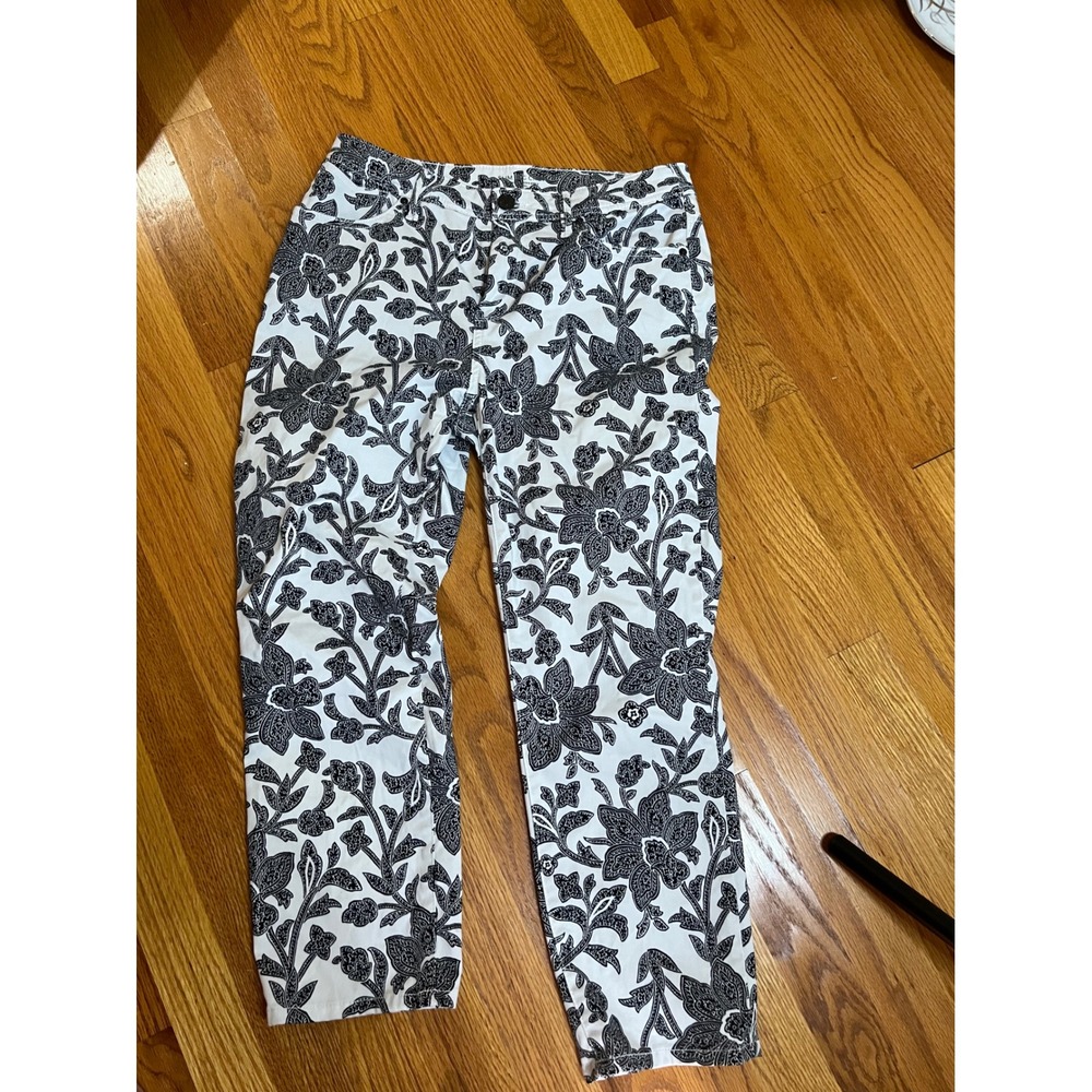 Chicos Slimming 5-Pocket Crop Pants Black White Floral Paisley Size 0 Small